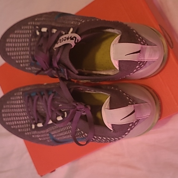 Sneakers - Picture 3 of 5